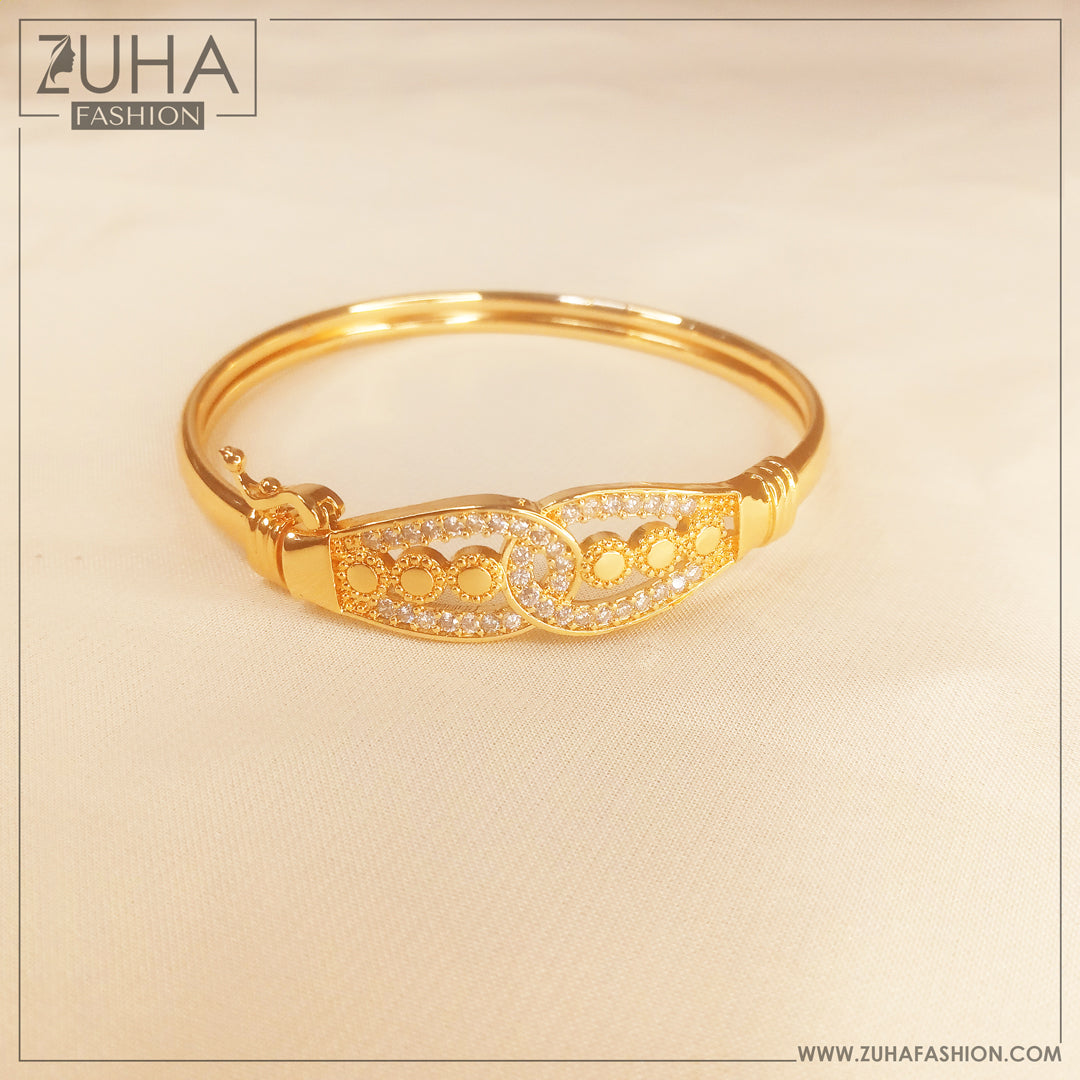 Classy Golden Bangle 0243