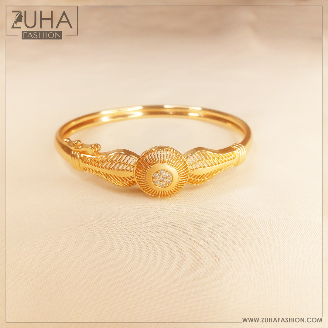 Classy Golden Bangle 0246